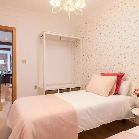 Junto Al Ayuntamiento Apartment *